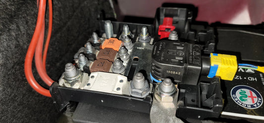 Alfa Romeo Hybride en EV Reparatie: Waarom CARVOLT Uw Specialist Is!